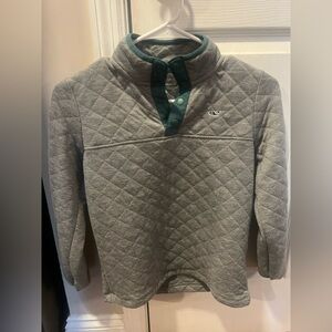 Vineyard vines pullover size medium